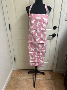 DII Everyday Pets Kitchen Collection Chef Apron a playful all-over white cat